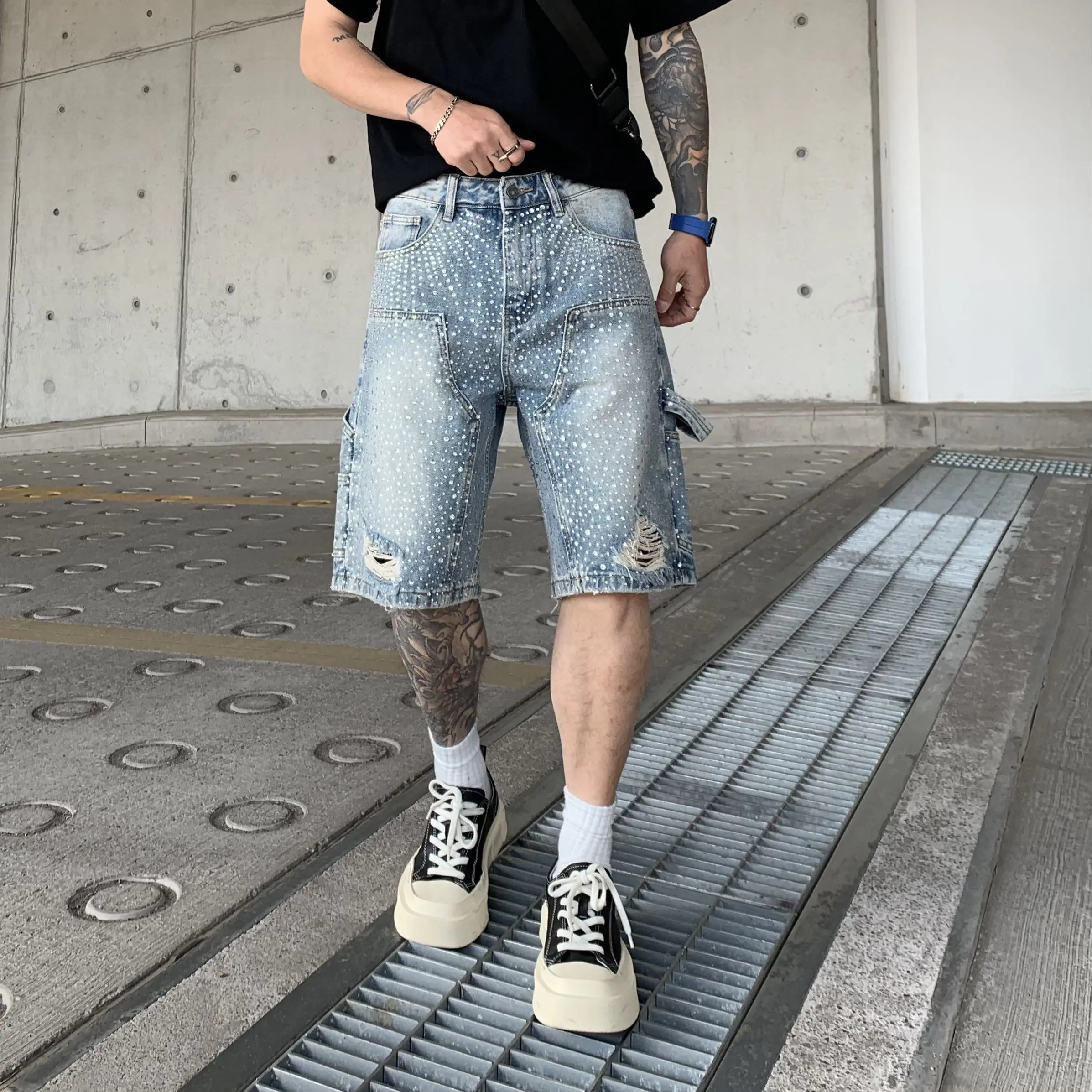 

Trendy New European Fashion Denim Shorts Men Side Strap Multi-bags Knee Length Jeans Short Man