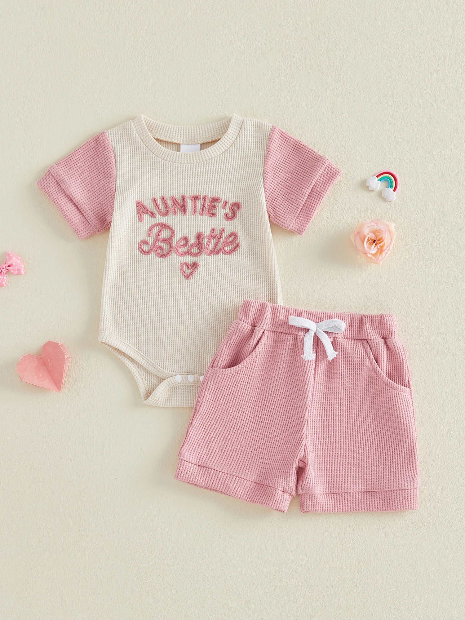 

Очаровательный комплект из комбинезона с цветочным принтом и рюшами на рукавах для маленьких девочек, шорт и повязки на голову с бантом для летних пляжных нарядов