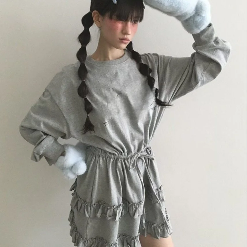 

Женское длинное платье Dongdaemun Весна 2026 с буквенным принтом, деревянными элементами и шнуровкой, в стиле французского шика, повседневное