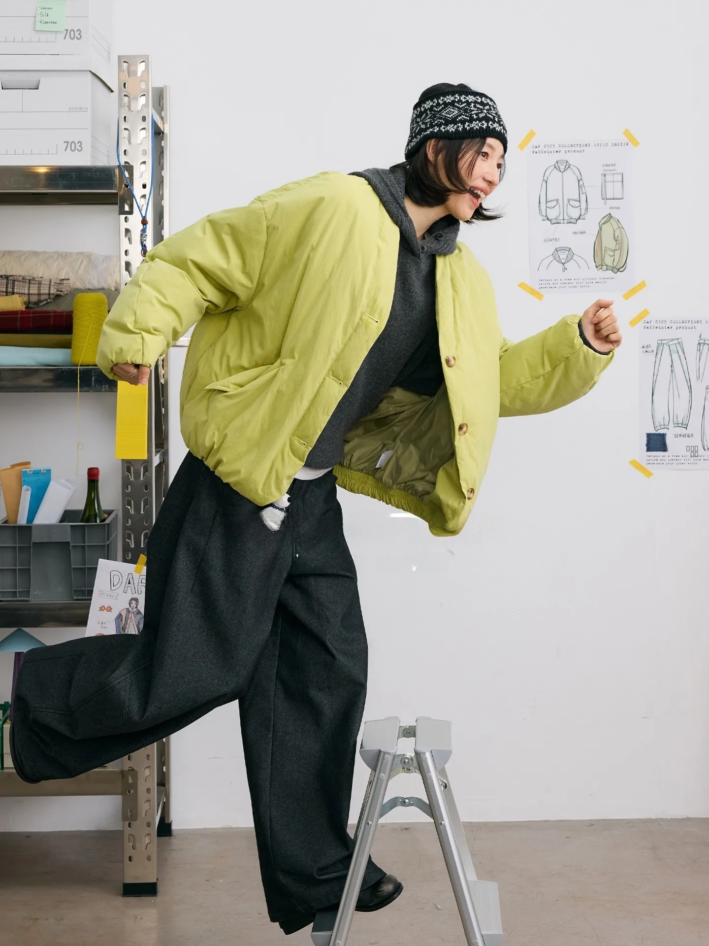 

Warm Lightweight V-Ne Tee-Color Silklike down Jaet 20g90 White Du Feather Deer And Flng Bird "Winter Study" 744