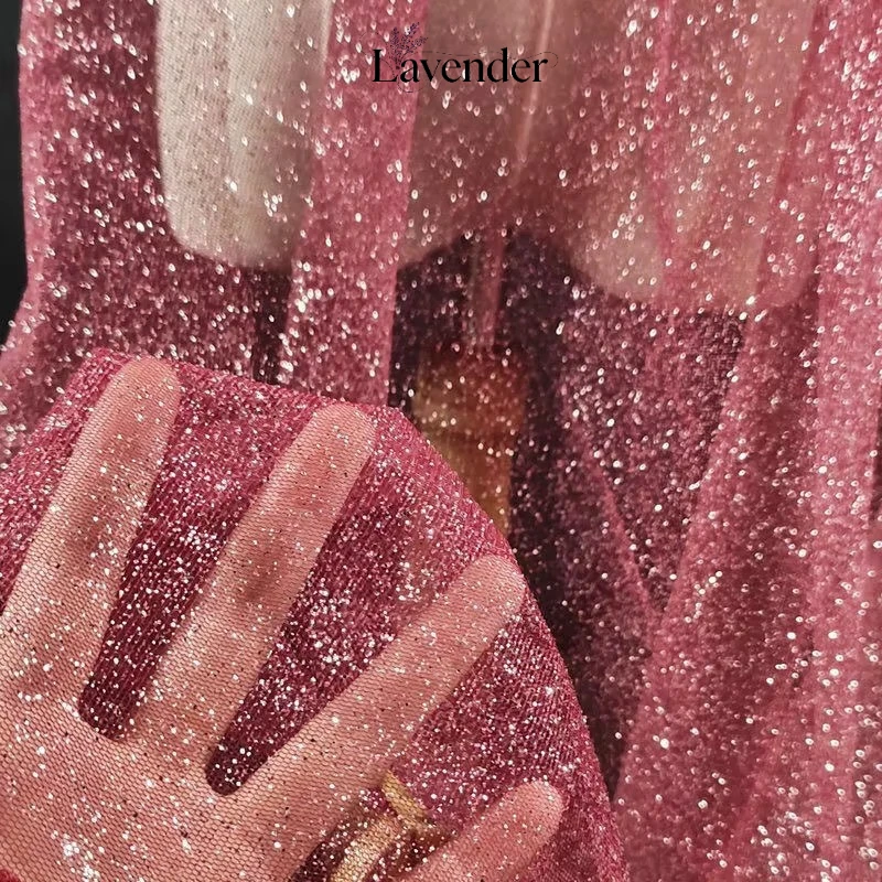 

Ткань из сетки-фатина шириной 150 см цвета шампань с пайетками и серебряным напылением для юбок, сценических вуалей, свадебных платьев