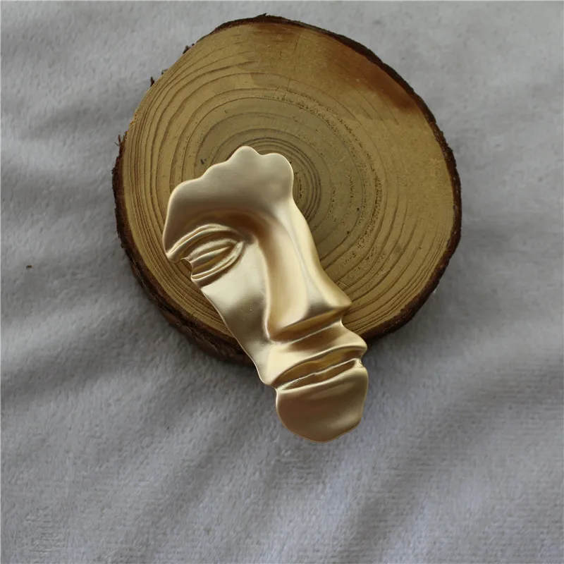 Ouro Cor Metal Metade Face Humana Retrato Broche, Exagerado Engraçado Abstrato, Western Acessórios, Mulheres Festa Traje Decor Props