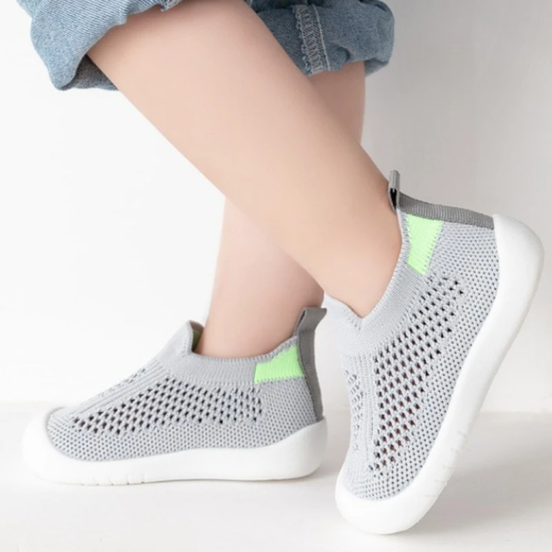 Scarpe da bambino antiscivolo Mesh traspirante scarpe da pavimento per culla per ragazze ragazzi Toddlers First Walker scarpe da ginnastica con