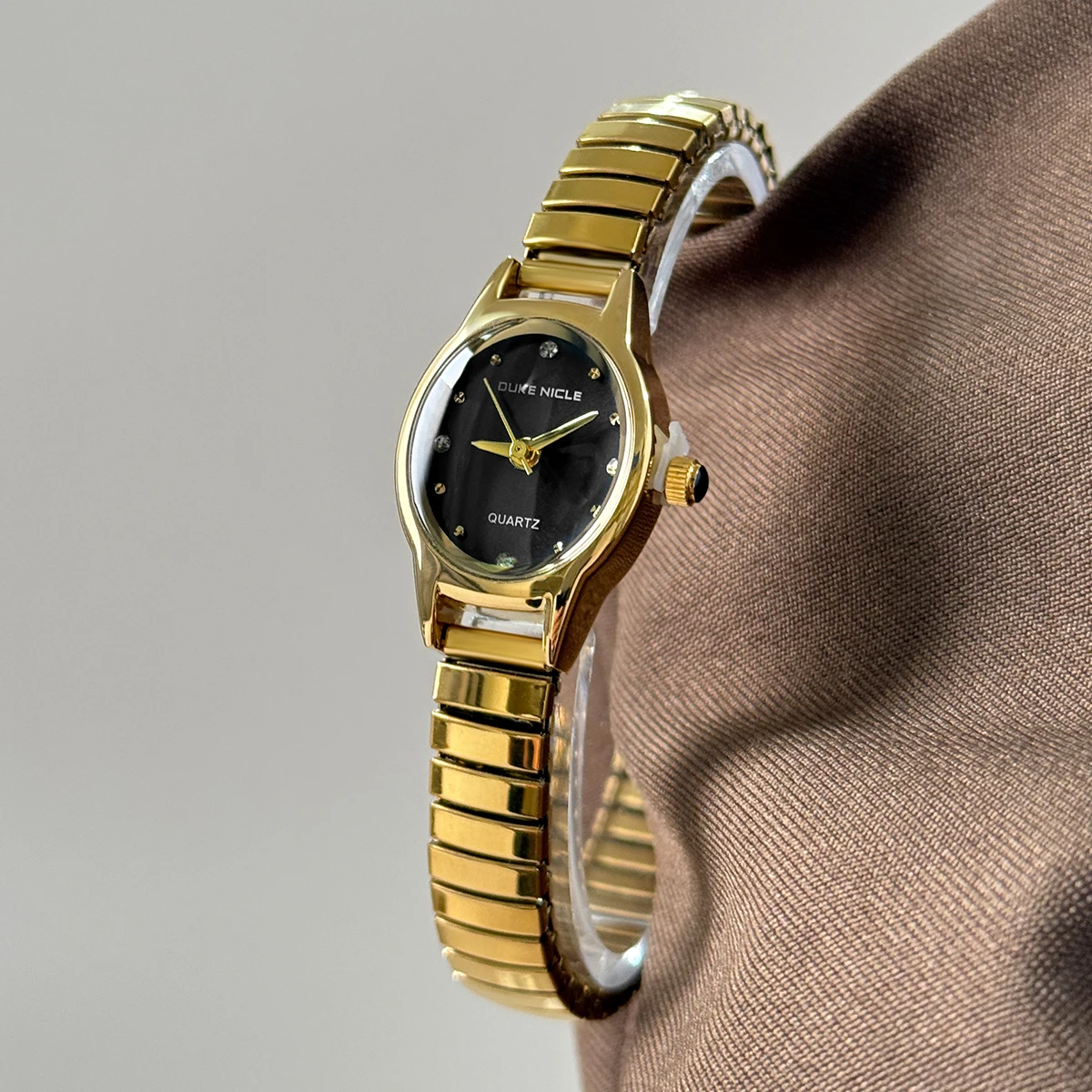 موضة مطاطا حزام كوارتز ساعة ذهبية صغيرة البيضاوي ساعات بعقارب للنساء السيدات تمتد الإسورة فستان ساعة اليد Reloj Mujer