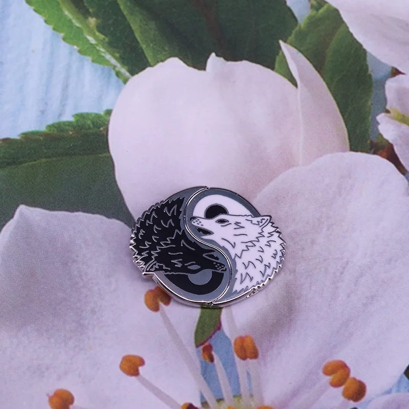 Wolf Enamel Pins Custom Tai Chi Moon Punk Animal Brooches Luxury Copper Lapel Badges Wild Jewelry Gifts