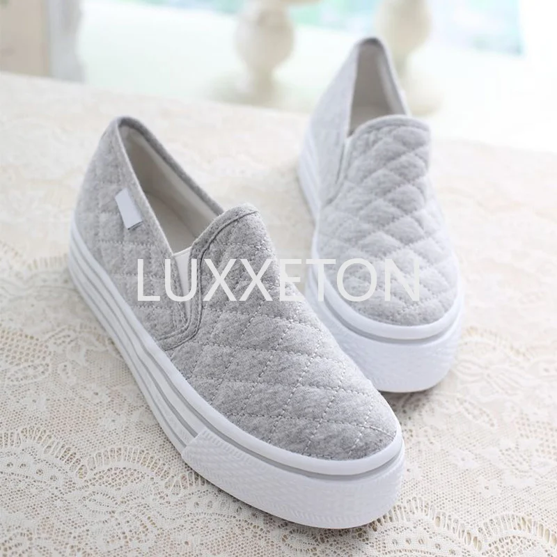 2023 New Flat-bottomed Increased Solid Color Canvas Shoes Casual Light Elastic Vulcanized Sneakers Canvas Shoes for Women