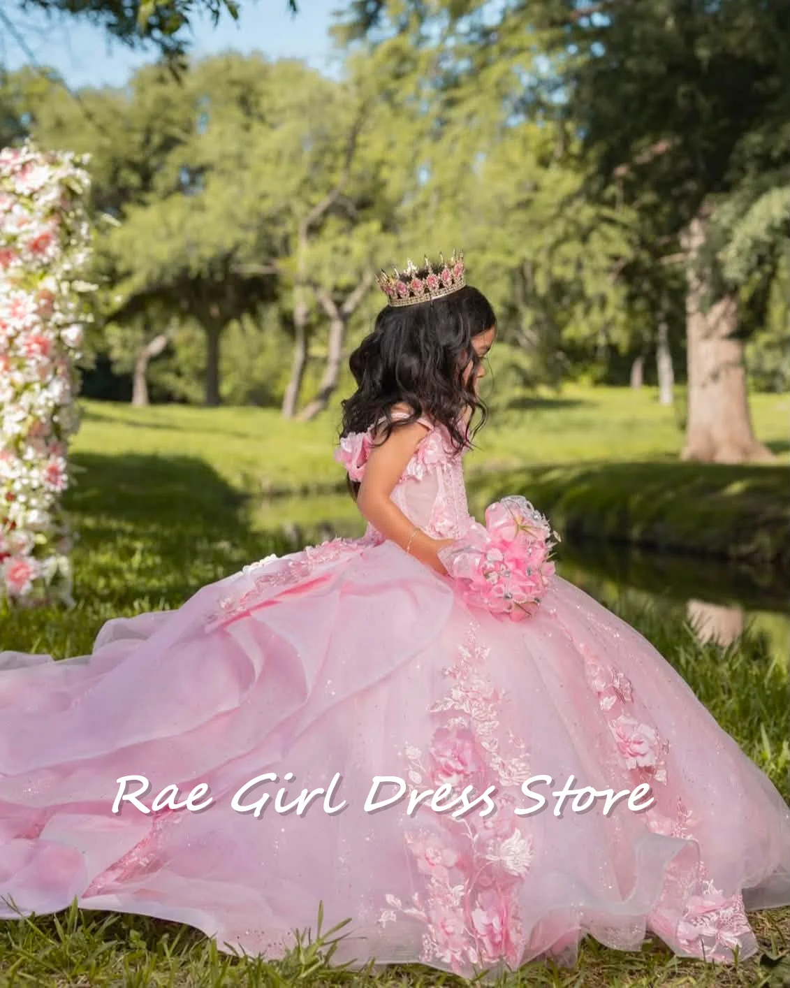 abito-da-damigella-rosa-con-spalline-sottili-in-tulle-glitterato-con-applicazioni-floreali-3d-e-strascico-lungo-ideale-per-matrimoni-servizi-fotografici-e-quinceanera