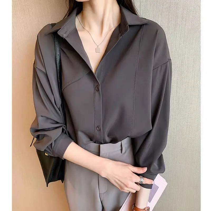 เสื้อเชิ้ตผู้หญิงสไตล์ฝรั่งเศส ผ้าชีฟองเรียบง่าย สไตล์ลำลอง ทรงหลวม ไม่สมมาตร ติดกระดุมแถวเดียว เหมาะสำหรับใส่ทำงานในออฟฟิศ  คอลเลคชั่นฤดูใบไม้ร่วง