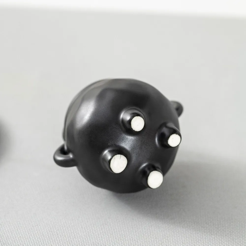 Multi-functional Aromatherapy Burner Decorative Handmade Ceramic Oil Diffuser with Iron Hook Essential Oil Burner Bedroom