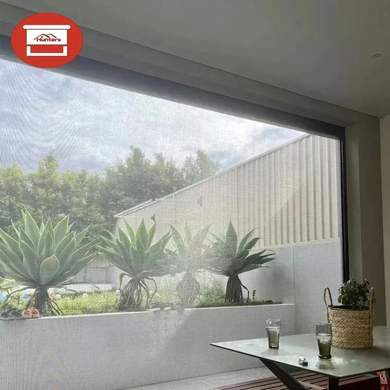 กลางแจ้ง Roller Blinds Pergola ซิปหน้าจอโรงรถผ้าม่านหน้าต่าง Patio Cover มอเตอร์ Zip Track หน้าจอ