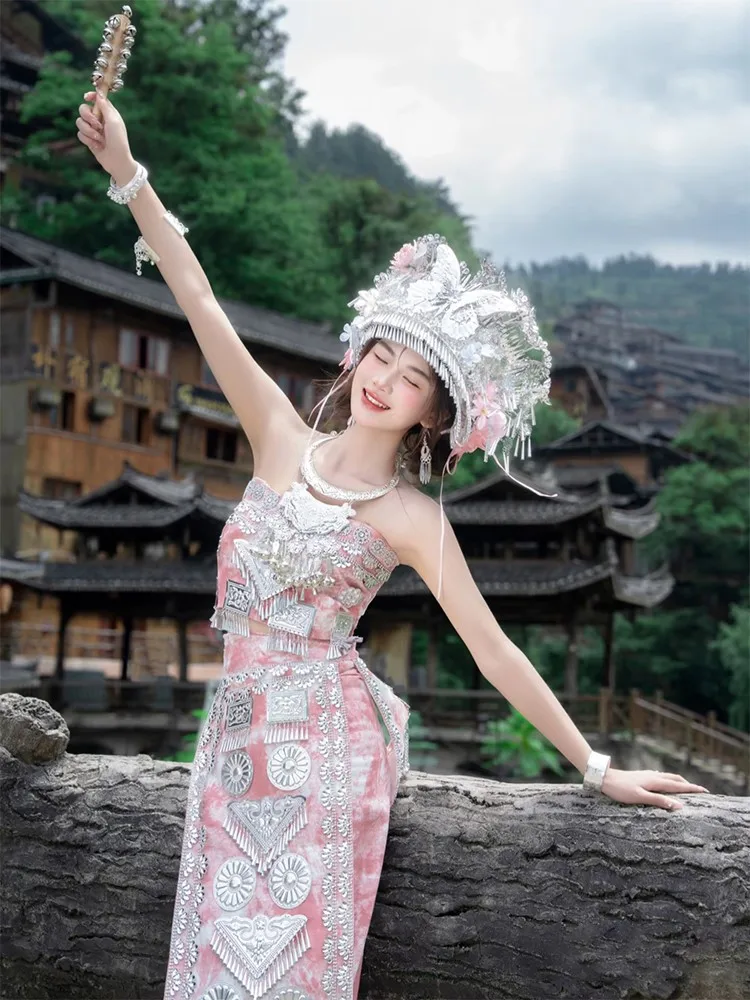 

Pink tie-dyed ethnic costume with style a for foreign travel photography studio