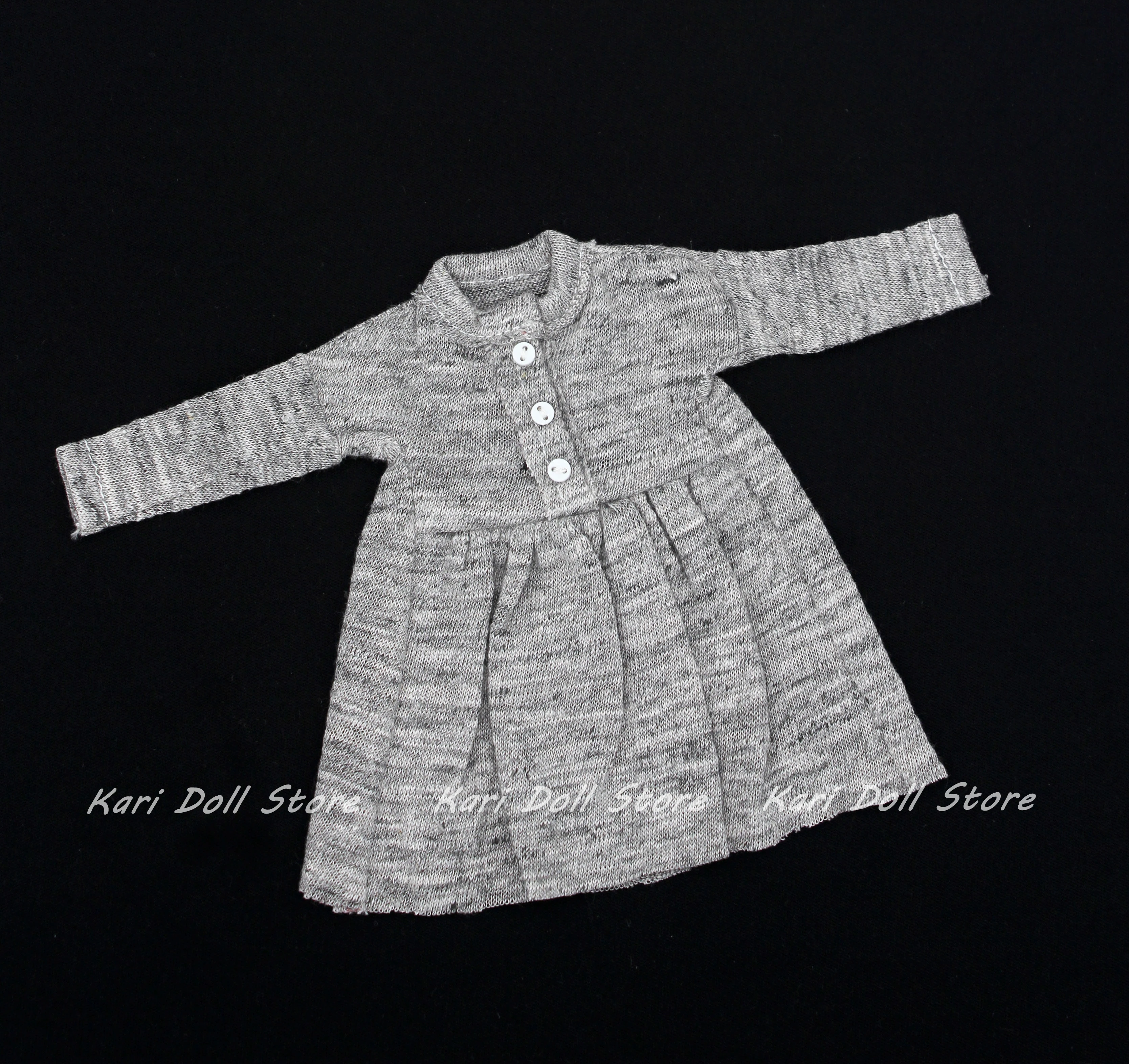 

Одежда и юбки для кукол Kari 2026: Серое вязаное платье ручной работы для куклы Landazz Landoudou