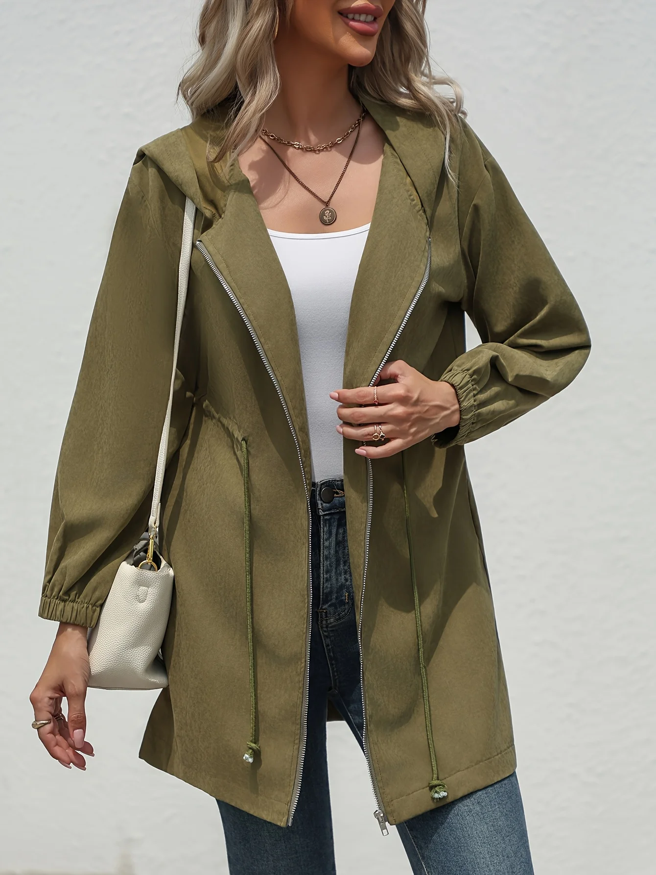 

A new autumn and winter fashion mid-length jacket with a cinched waist and a hood for young girls in Europe and America