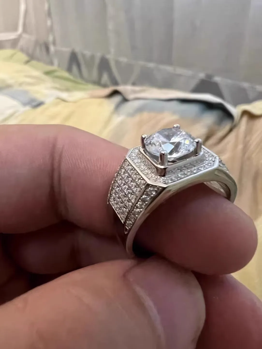 2026 White Golden Iced Out HipHop Engagement Rings CZ Pinky Men Women Full Crystal Ring Autumn and Winter New Style