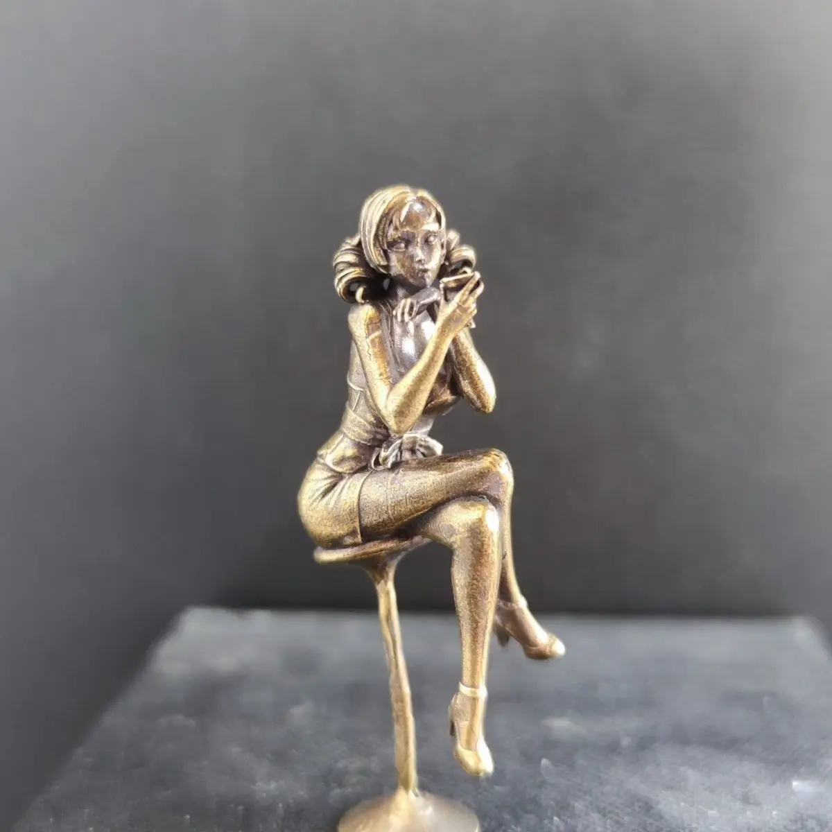2.5" Brass Sexy Bar Drinking Girl Statue Art Model Artworks Deco