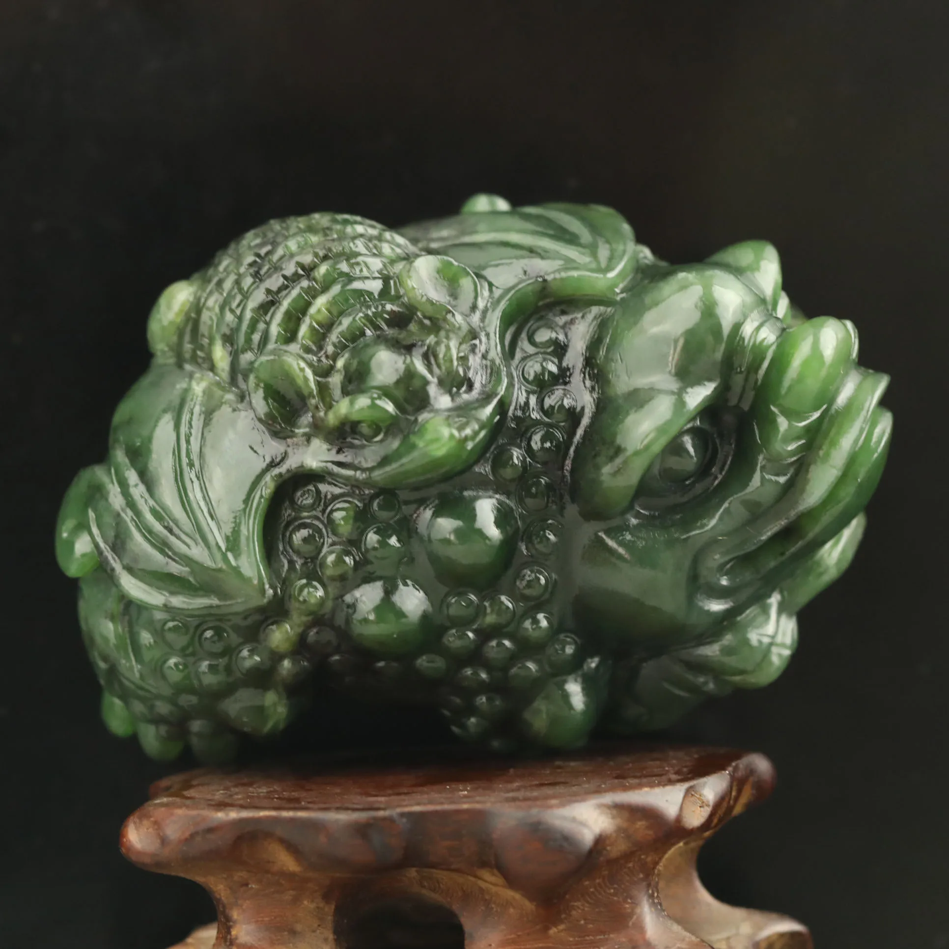 China Natural hetian green Jade Hand Carved staute dragon jin chan pendant d12