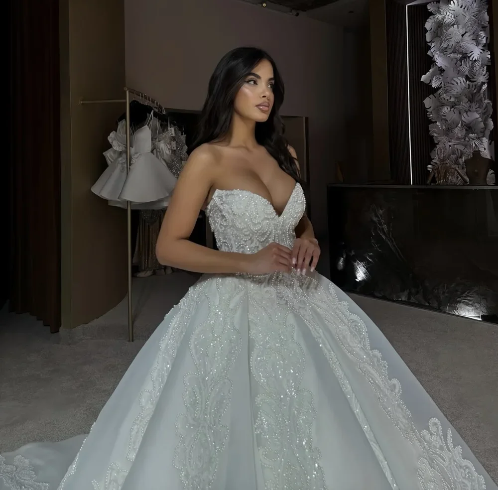 Customized New 2025 Luxury Bead Applique White Wedding Dress V-Neck Sleeveless Sexy Fluffy Bridal Party Dress Amanda Novias