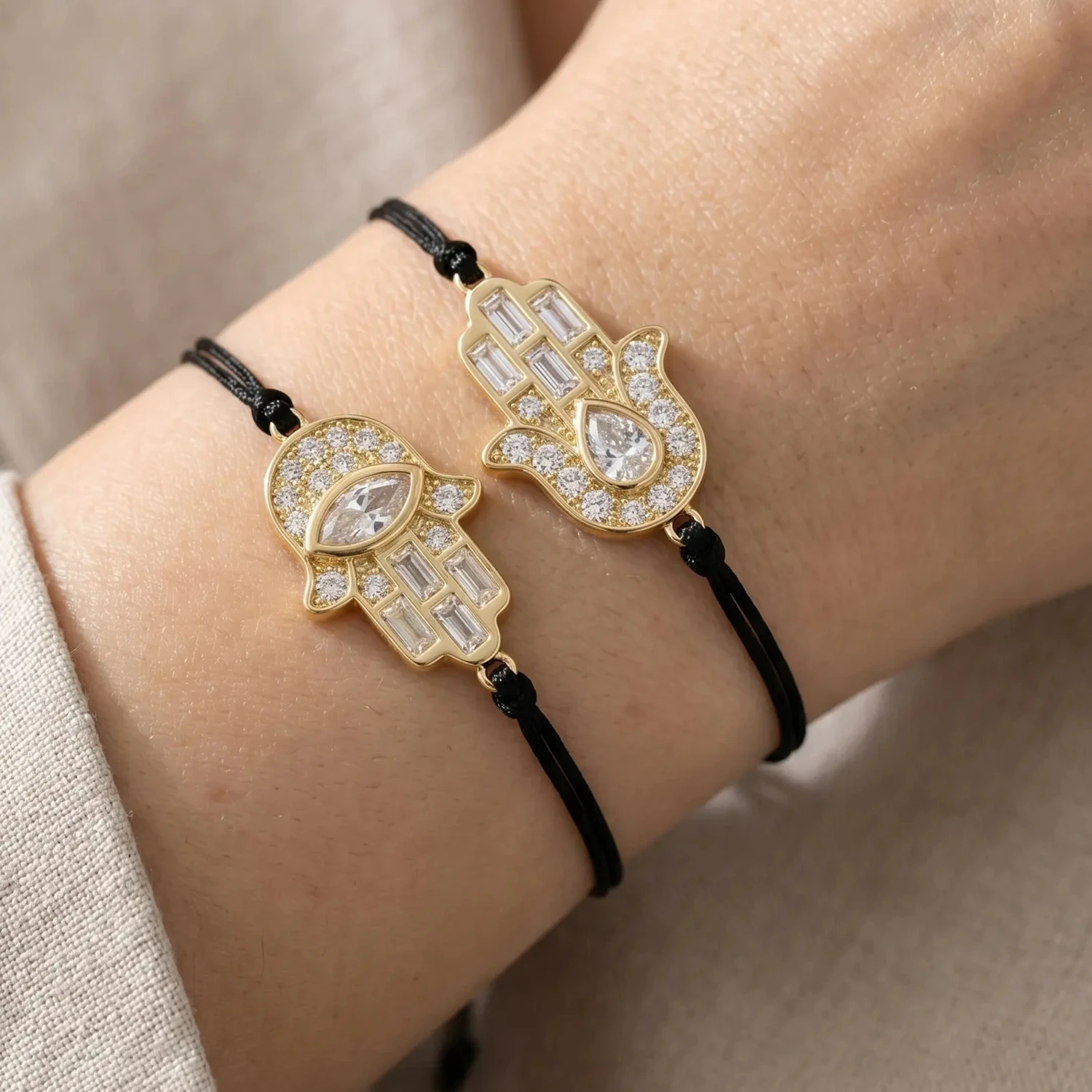 Moonmory Original 18K Vergoldetes Messing Hamsa-Hand Armband mit Marquise-, Birnen- und Baguette-Zirkonia, Schwarz, Verstellbares Kordelarmband mit Schutzauge – Detail 1