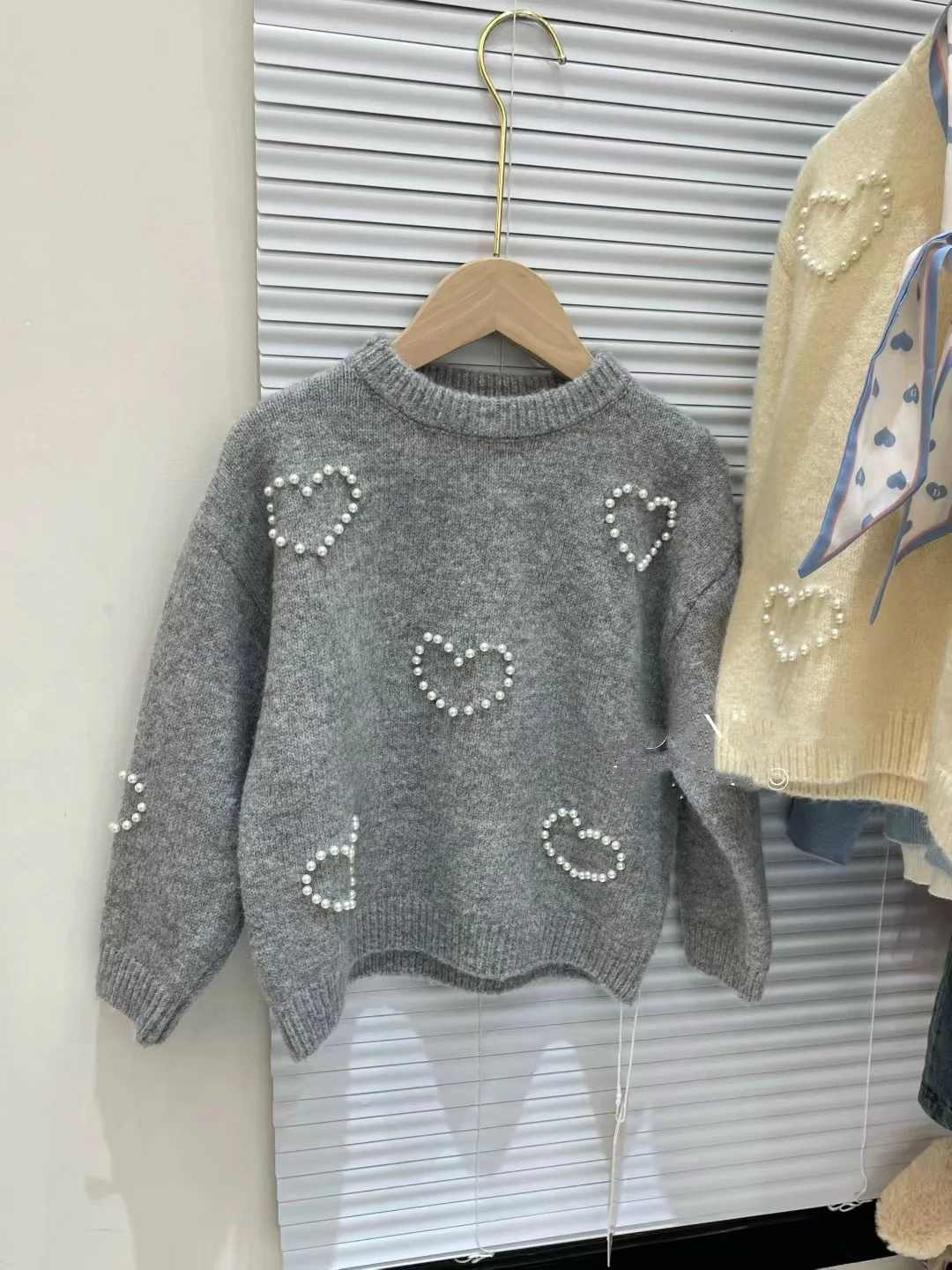 سترة الخريف للفتيات 2025 سترة محبوكة جديدة للخريف للفتيات الصغيرات سترة حب للربيع والخريف للأطفال