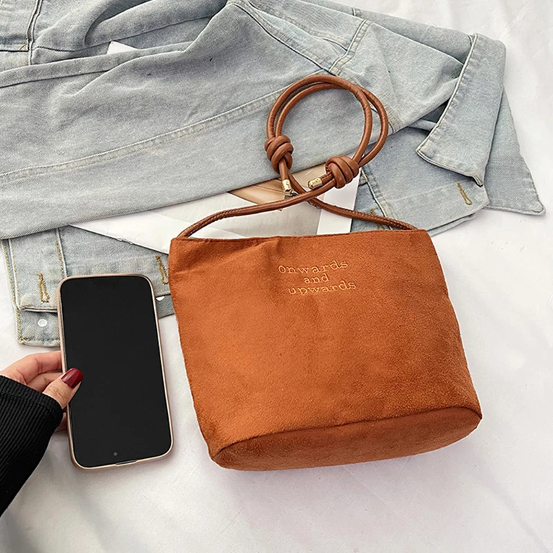 Damen-Handtasche aus Wildleder mit großer Kapazität und Buchstabenmuster, magnetische Schnalle, Samt, PU-Unterarmtasche im Retro-koreanischen Stil – Detail 26