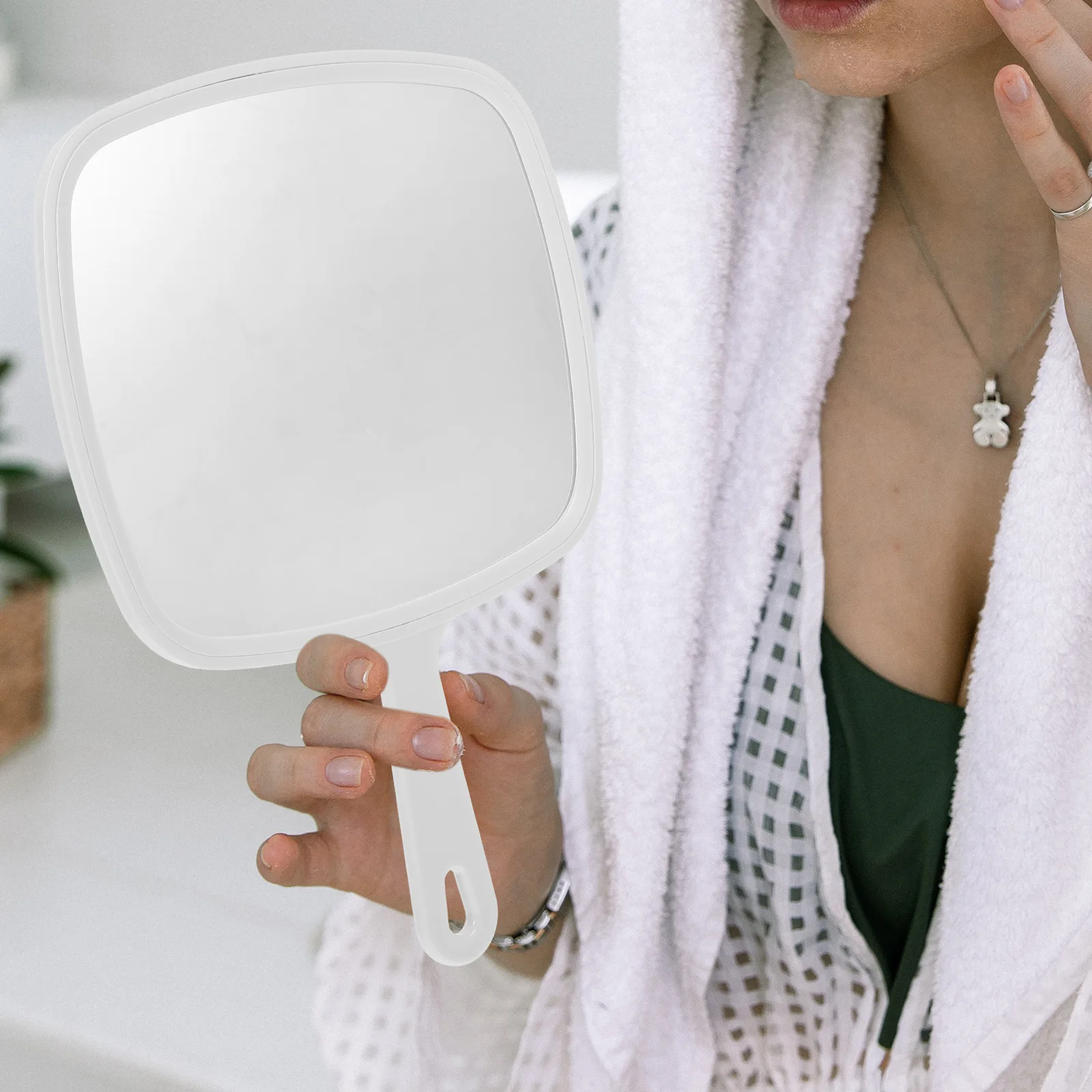 Espejo de mano portátil, exquisito espejo de mano de Material ABS de aluminio para mujeres y niñas, maquillaje de viaje, reflejo claro No