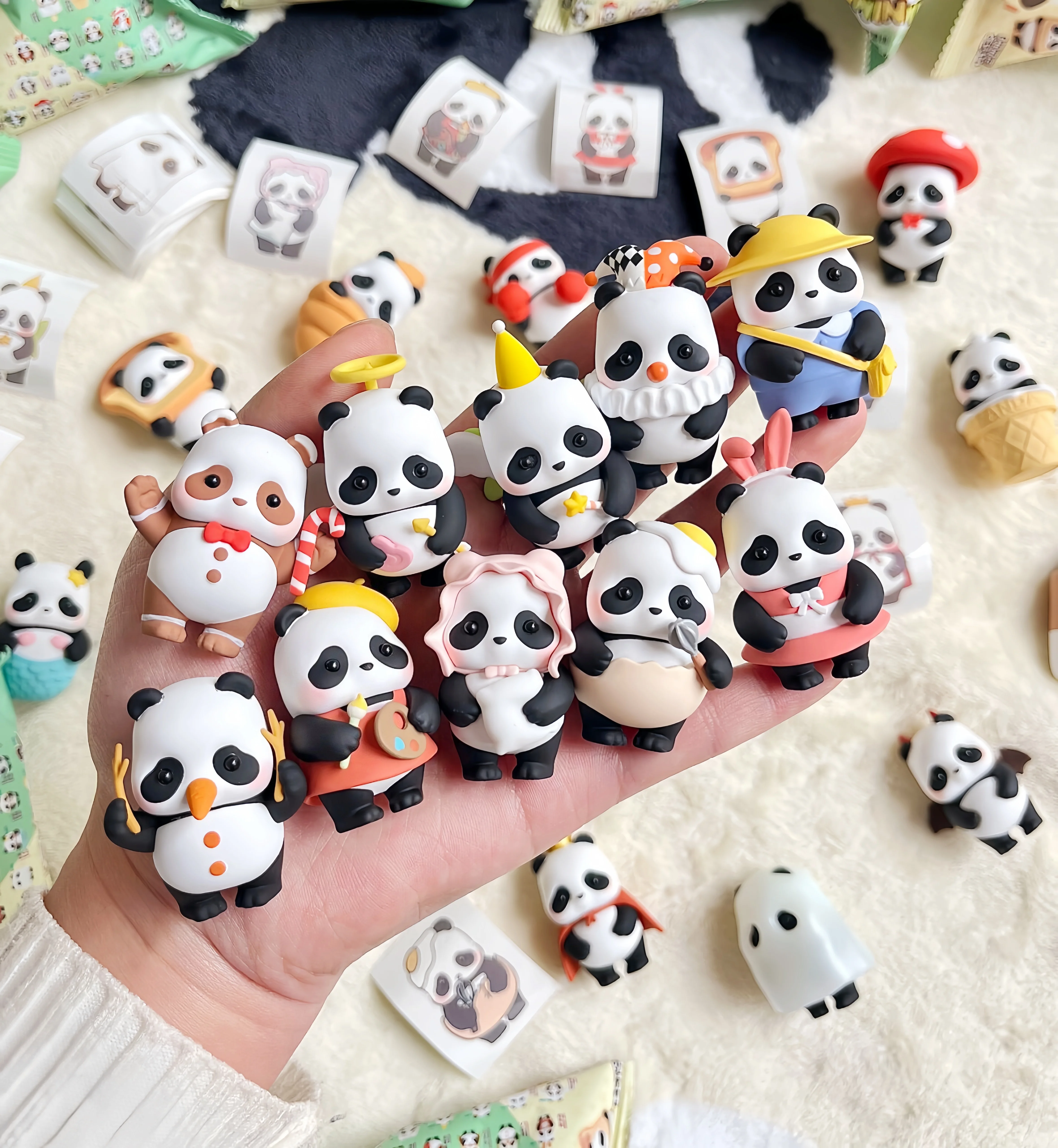 جديد 52 لعبة الباندا لفة الحد الأدنى سلسلة متعددة الاستخدامات صندوق أعمى لطيف الباندا دمية المعلقات للفتيات لعبة عصرية الأطفال هدية الكريسماس