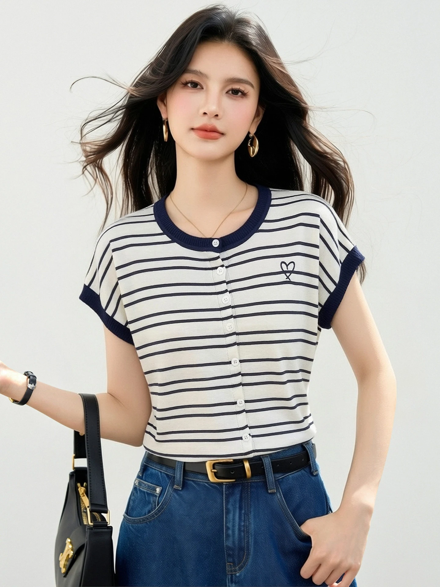 

Vintage Classic Navy Striped Slim Fit Minimalist T-Shirt Women's Summer Round Neck Short Sleeve Top Fashion Casual