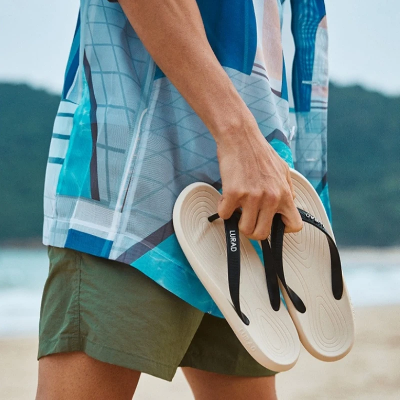 Nieuw Paar Klemvoeten Slipper Voor Mannen En Vrouwen Strand Vrouwen Sandalen Zomer 2024 Modieuze Slippers Man Sandalias Hombre