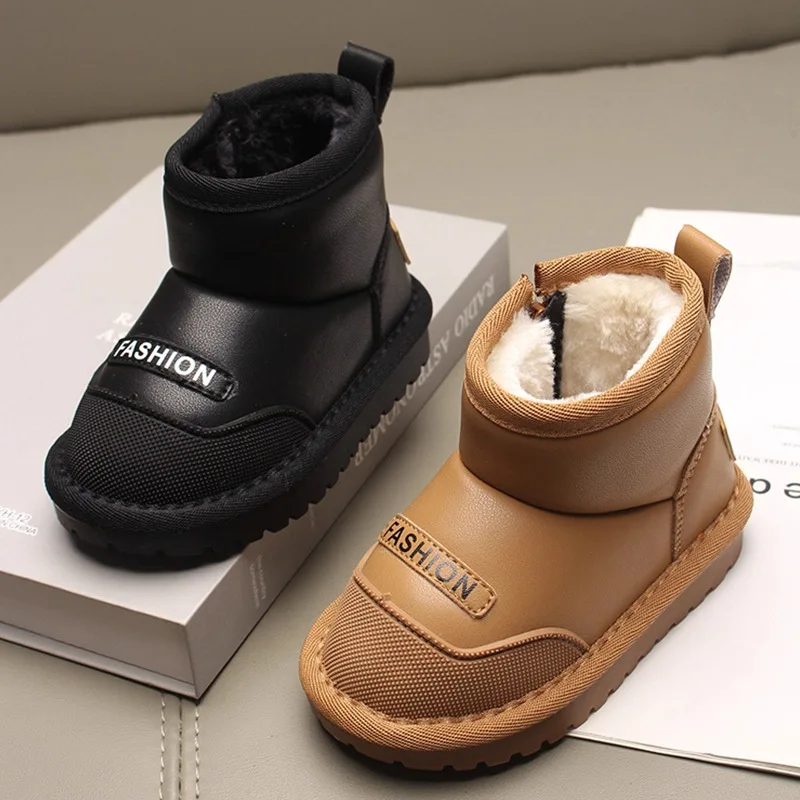 Botas 2025 Inverno Nuovi Bambini Stivali da neve Semplice Versatile Stivaletti da ragazza Comfort Antiscivolo Stivale in pelle da ragazzo Zapatos De Mujer