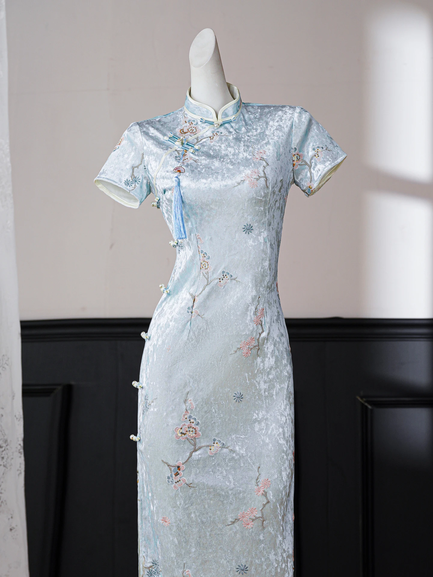 

Элегантное синее бархатное платье с вышивкой, приталенное, в современном китайском стиле, для женщин, летнее, модное, класса люкс