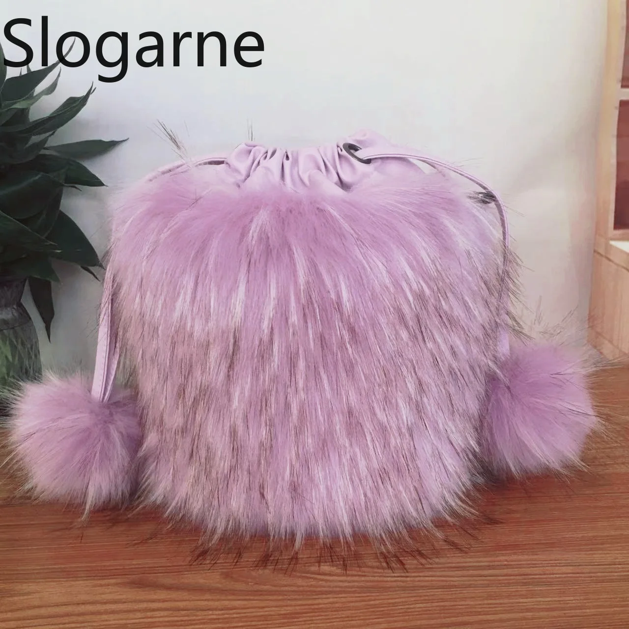 

2026 New Fashion Furry Shoulder Bag Women Plush Large Capacity Fur Handbags Girls Faux Raccoon Fur Bags Fluffy Tote Handbags