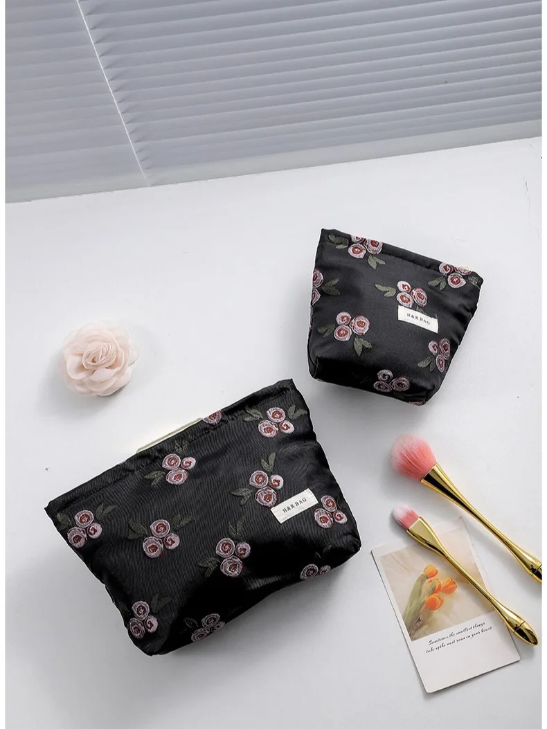 L/S Floral Embroidered Makeup Bag Woman Fashion Cosmetic Bag Women Clutch Bag Makeup Pouch Travel Organizer Bags Wash Bags