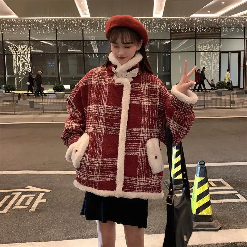 New Korean Version Plush Patchwork Thick Coat Long Sleeved Women's Short Coat Fashionable Women's Fashion Trend