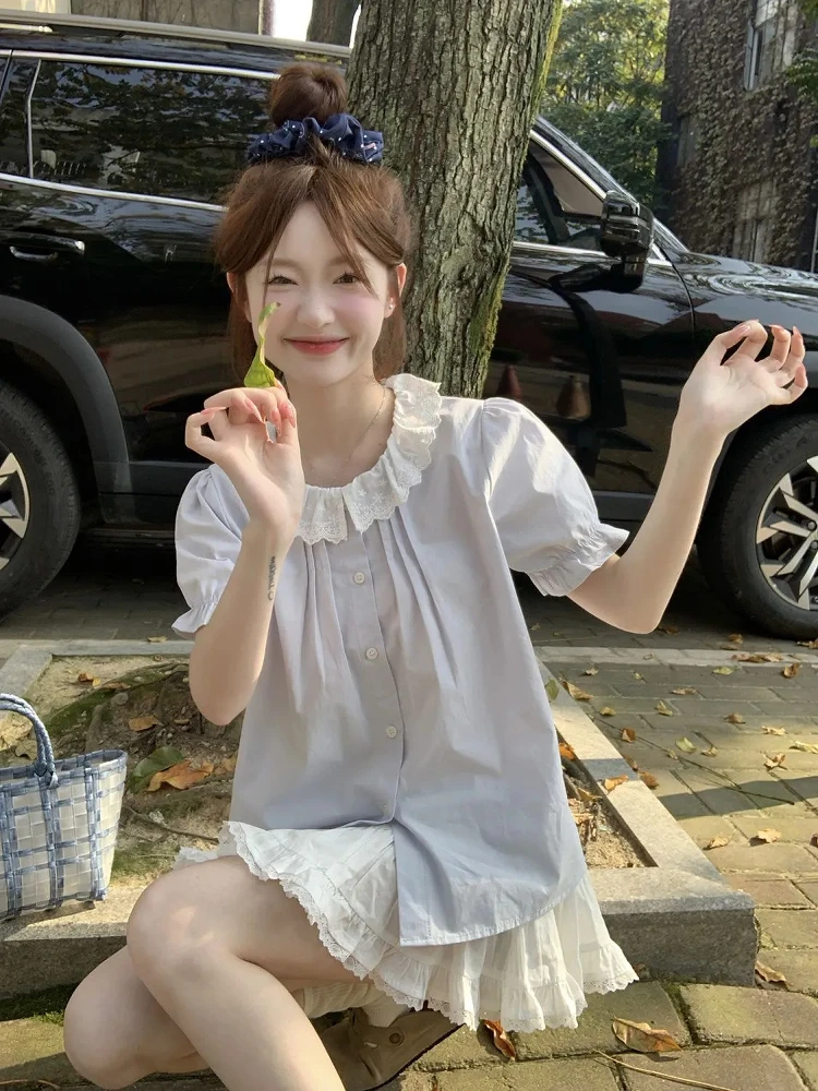 

Летняя новинка: корейский мягкий и нежный женский топ с воротником-стойкой, кружевными вставками и свободным кроем в стиле академии.