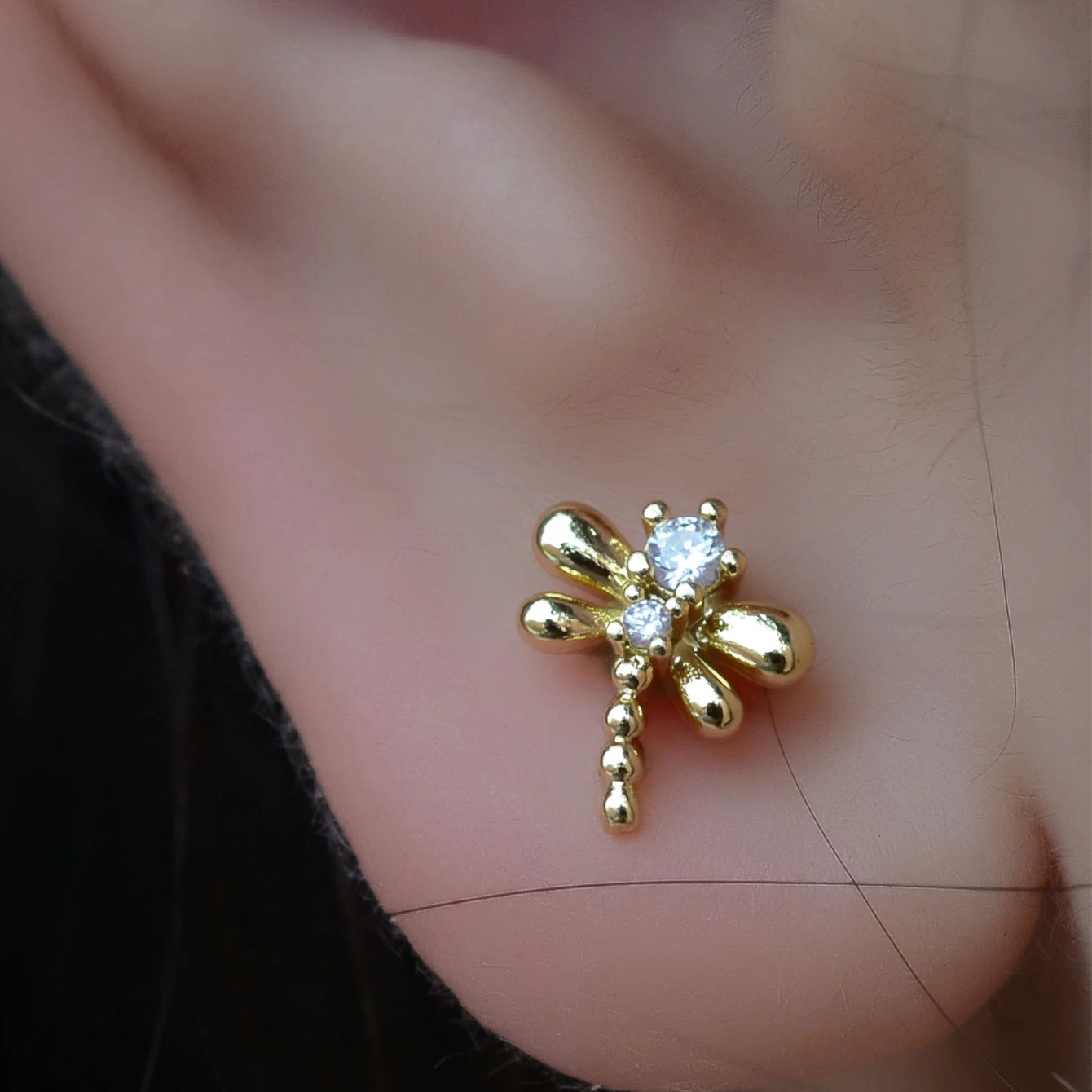 1 Stück Edelstahl-Knorpelstecker-Ohrringe, hypoallergen, zierlicher flacher Helix-Tragus-Piercing-Schmuck für Damen – Detail 18
