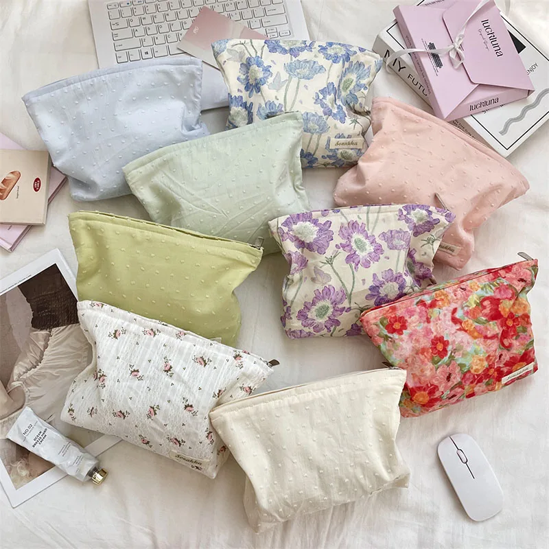 

Bohemian Floral Makeup Bag Vintage Printed Waterproof Cosmetic Pouch Women's Toiletry Organizer for Skincare Travel Brush Case