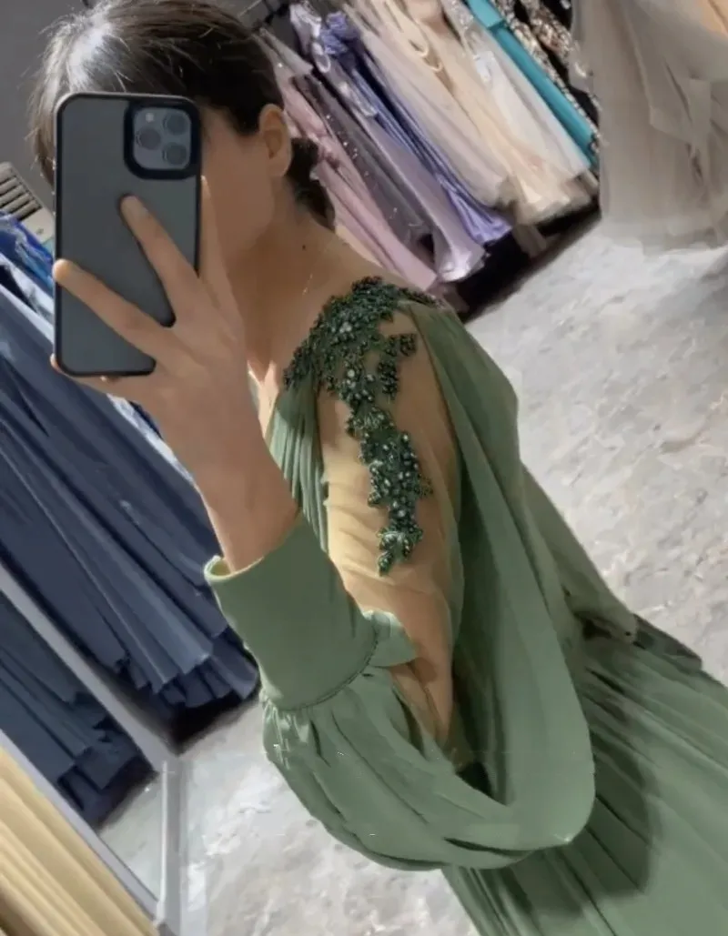 Abiti da ballo a trapezio in Chiffon verde con scollo a v maniche lunghe a sbuffo abito da sera con perline per abito da festa celebrità con spacco laterale da sposa