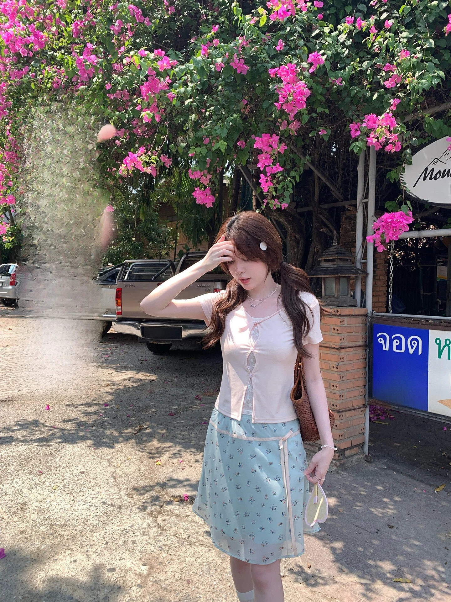 

Женская футболка PtonUmi Spring Day Milk Sponge с коротким рукавом, вязаная, с эффектом двухслойности, с вырезами и узлом, приталенный крой