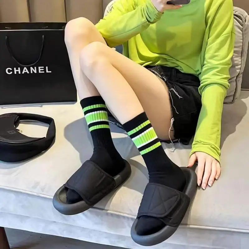 5 組の女性の靴下かわいい原宿ファッション春秋女性のミッドレングスソックス暖かい靴下シンプルなカラフルなストライプのショートソックス