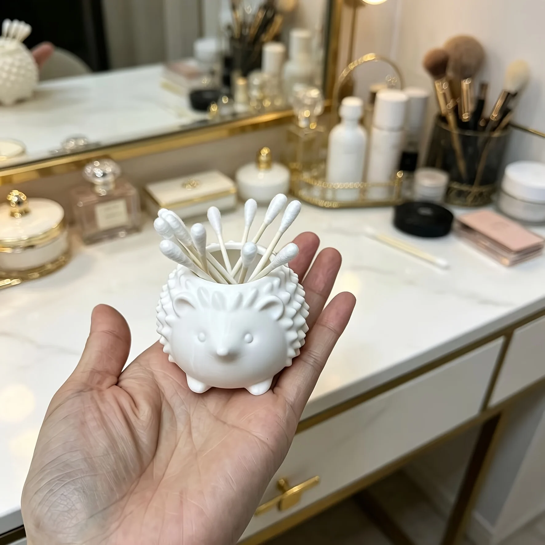 3D Printed Cozy Hedgehog Cosmetic Storage Organizer, Multi-use Desktop Container Holding Cotton Swabs and Toothpicks