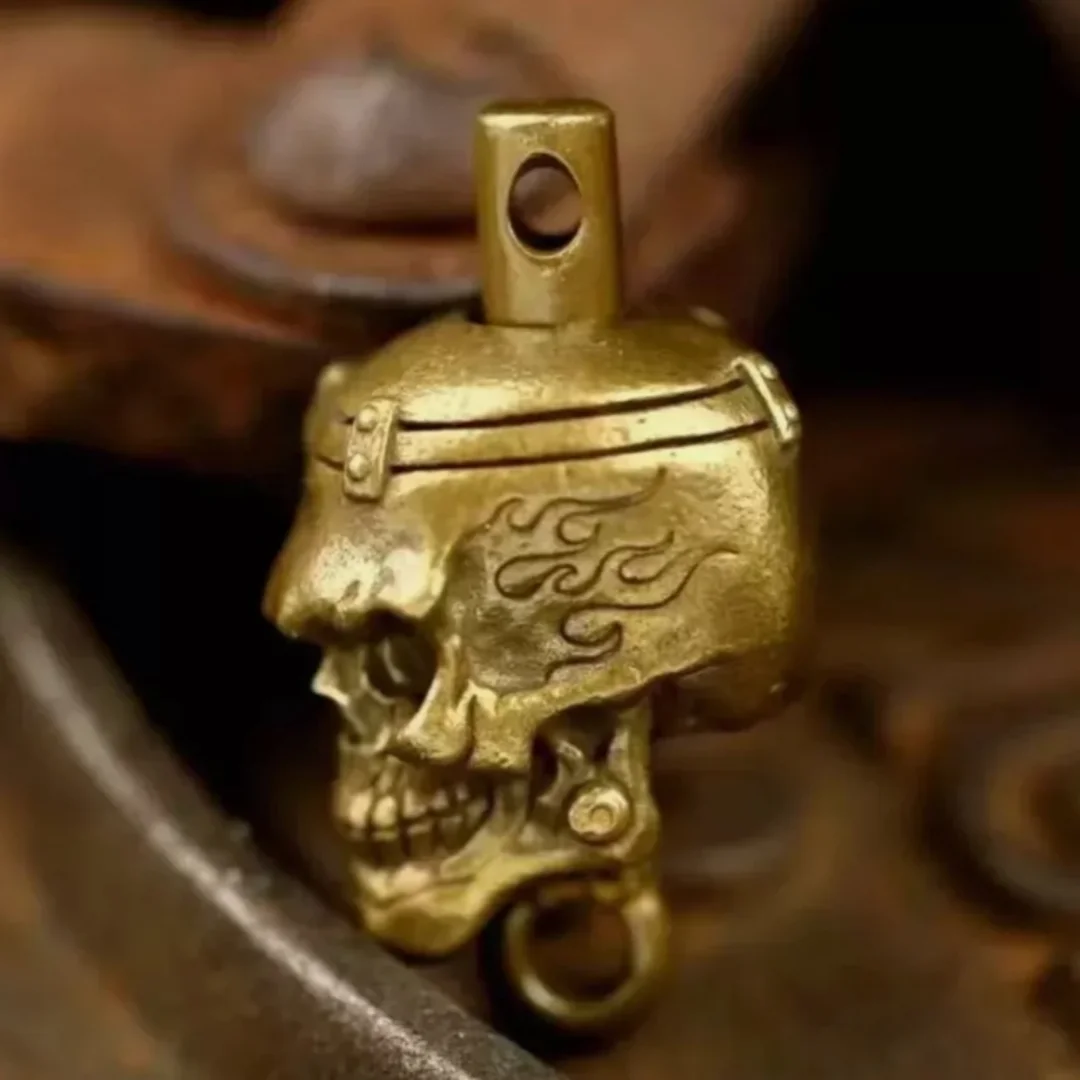 Retro brass skull hanging ornament motorcycle keychain modern exquisite handicraft