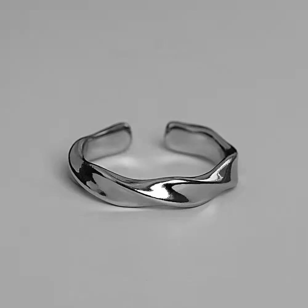 Mobius Wave Ring Silver Color Alloy Open Ring Dla kobiet Prosta biżuteria męska Retro Trend Akcesoria