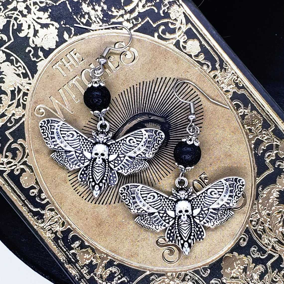 Kadınlar için gotik kafatası güve tılsım küpe moda cadı takı aksesuarları hediye siyah boncuk Vintage güve kolye kulak kancaları