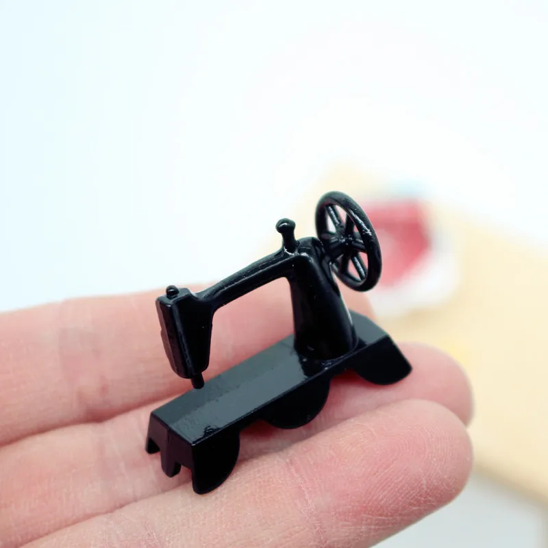 Dollhouse Vintage Desktop Sewing Machine Set Handmade Wool Mini Sewing Creative Miniature Furniture Moulds Home Decor Decoration
