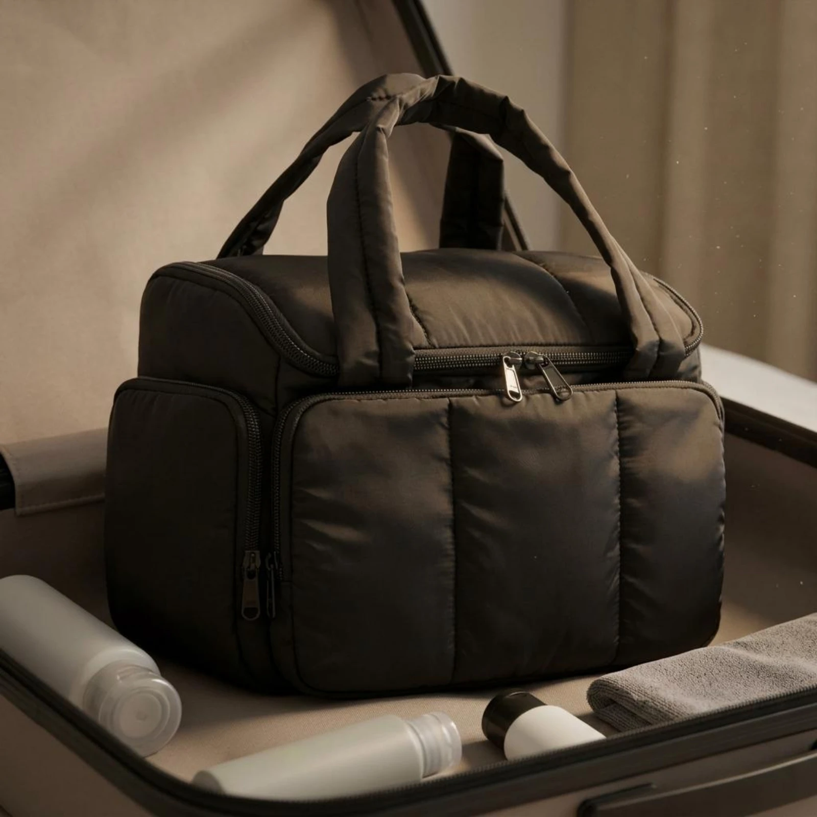 

Large Travel Toiletry Bag with Cushioned Exterior Beauty Case Imbottito Makeup Organizer for Overnight Stays