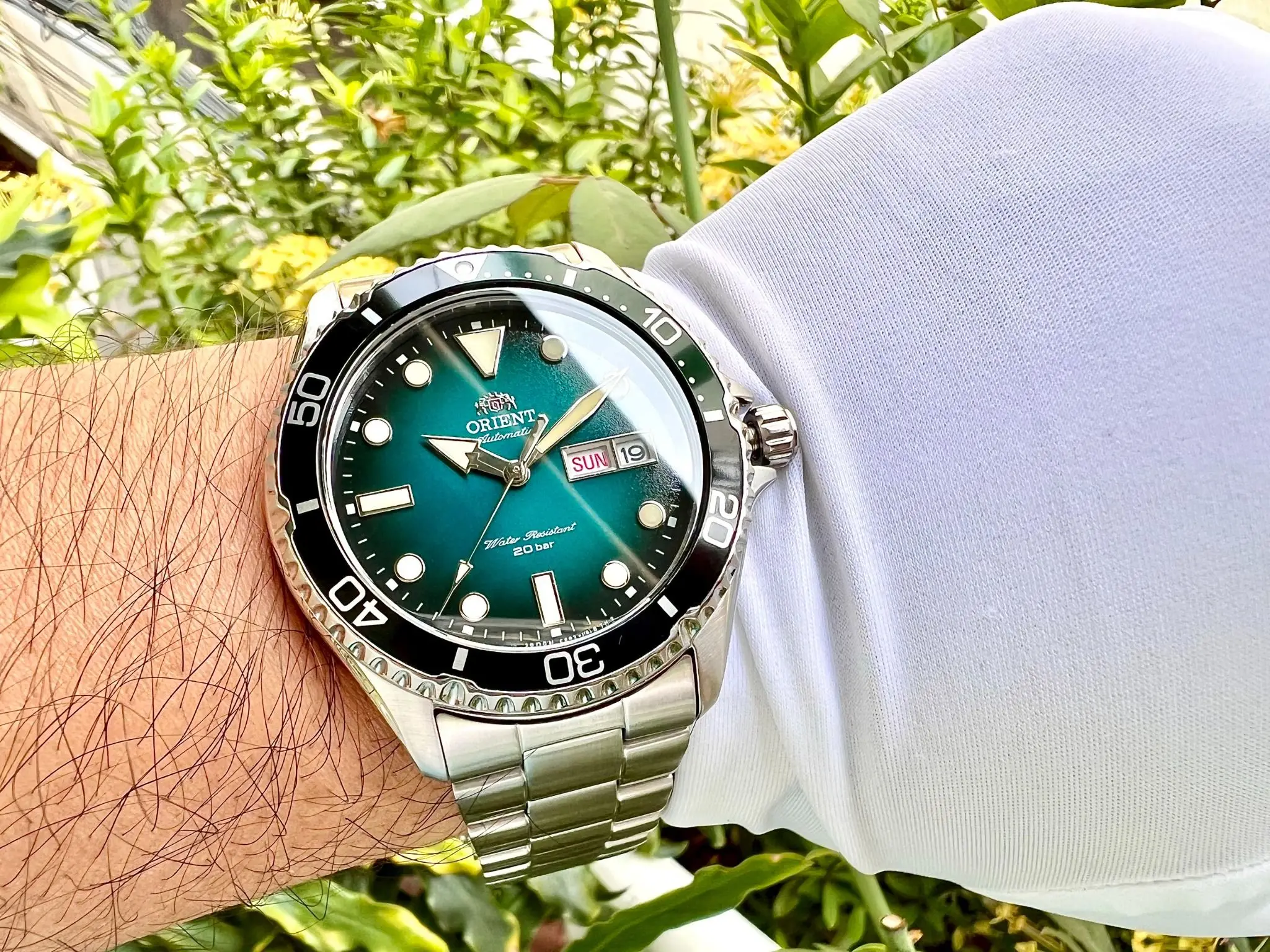 ساعة أورينت، ساعة غوص مضيئة مقاومة للماء بطول 200 متر من اليابان