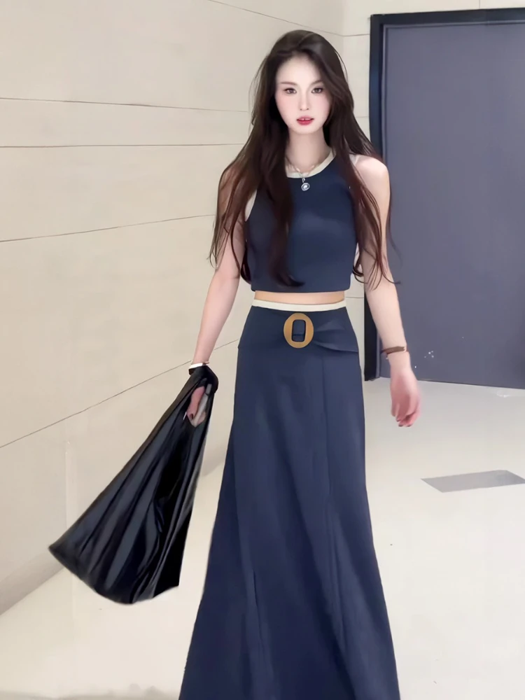 

High end color blocked round neck vest top paired high waist slimming effect and A-line skirt fashion two-piece set