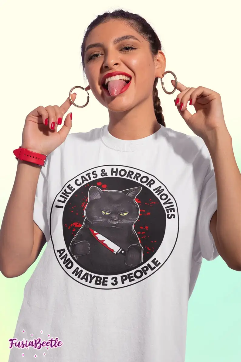 القطة السوداء مع سكين الدم أحب القطط وأفلام الرعب وربما 3 أشخاص للهالوين تي شيرت كلاسيكي للهالوين القطة السوداء #2