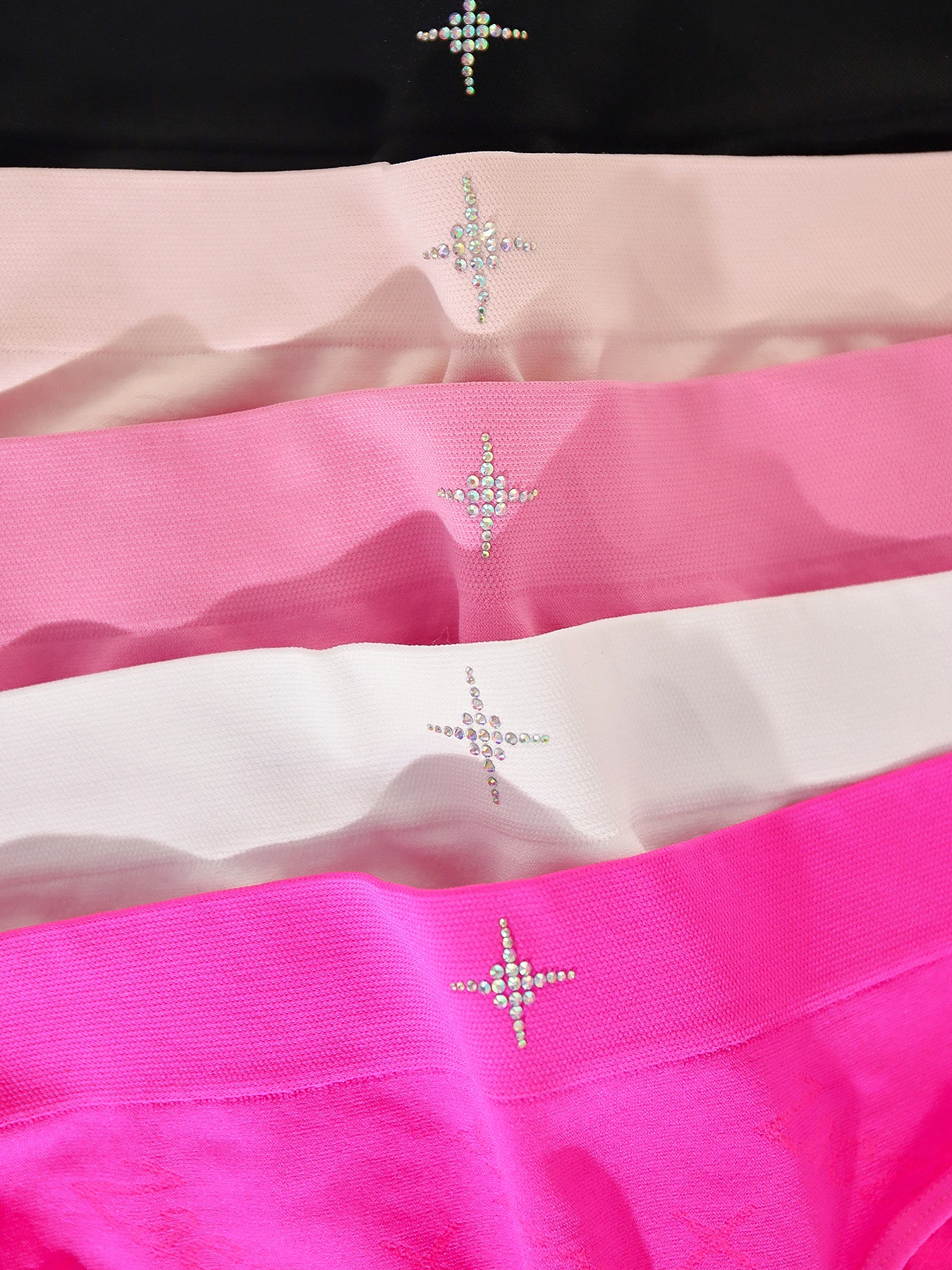 Pantalones triangulares de cintura media sin costuras de 5 piezas, suaves y cómodos, sexys y elegantes con diseño de diamantes de imitación para ropa interior de mujer,