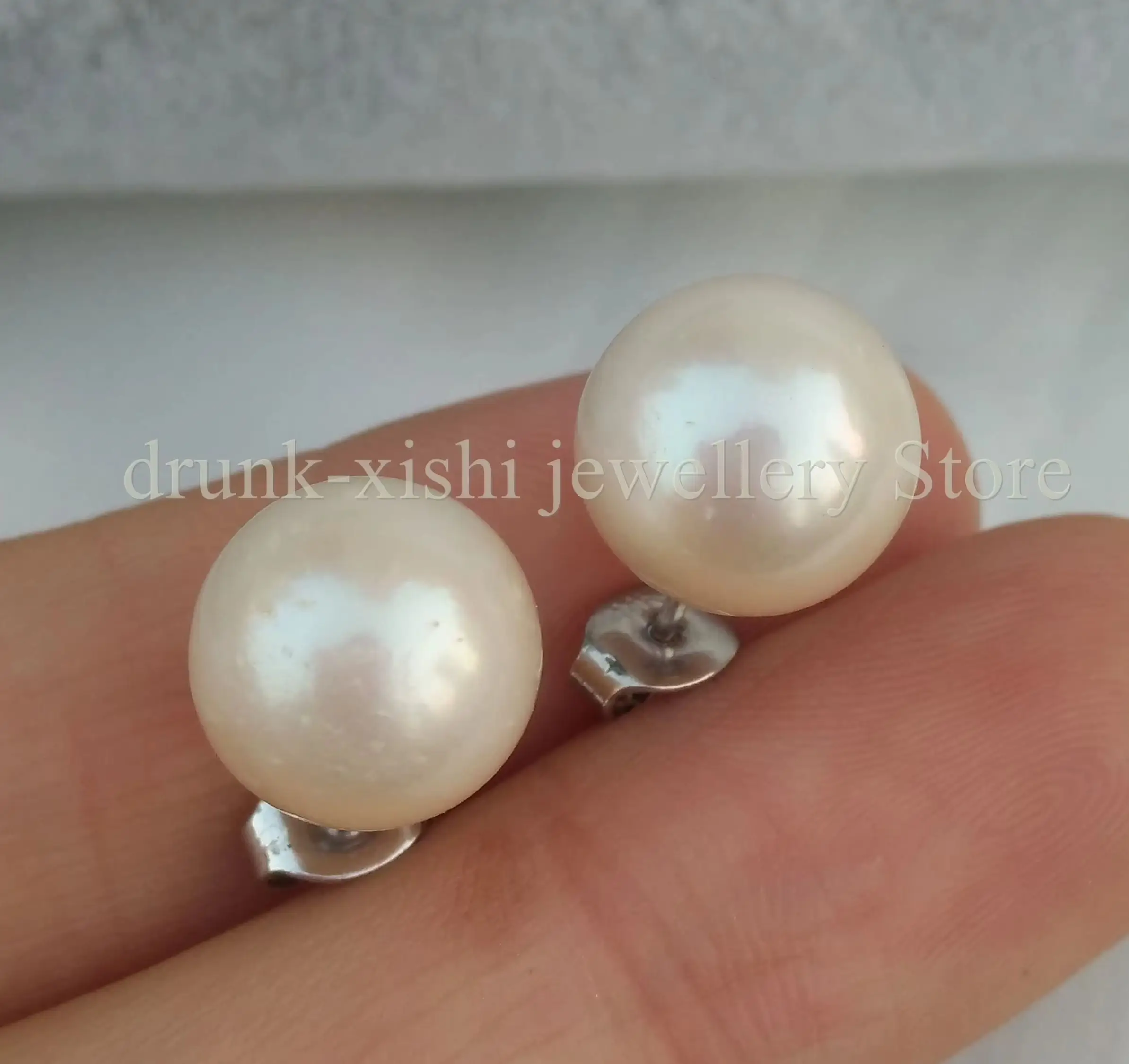 

AAAA South Sea White Pearl Earrings 10-11mm round Customizable Exceptional Charming Jewelry for Any Occasion